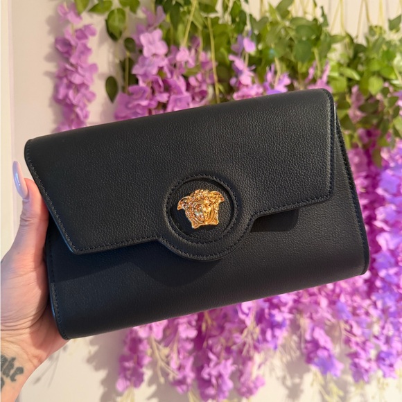 La Medusa small leather crossbody bag - Picture 5 of 6